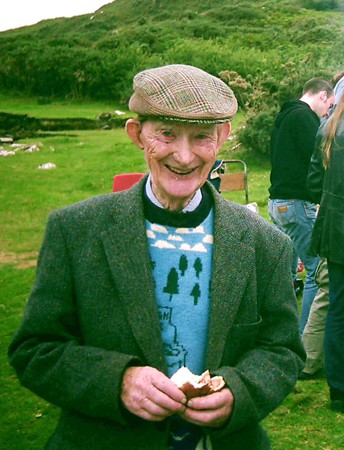 Bow tie, Smile, Outerwear, Green, Botany, Coat, Gesture, Beard, Grass